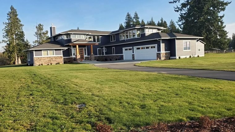 Modern Northwest Washington home with a new architectural shingle roof by Evergreen Summit Roofing